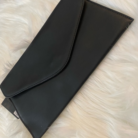 Forever 21 Handbags - Forever 21 clutch purse
